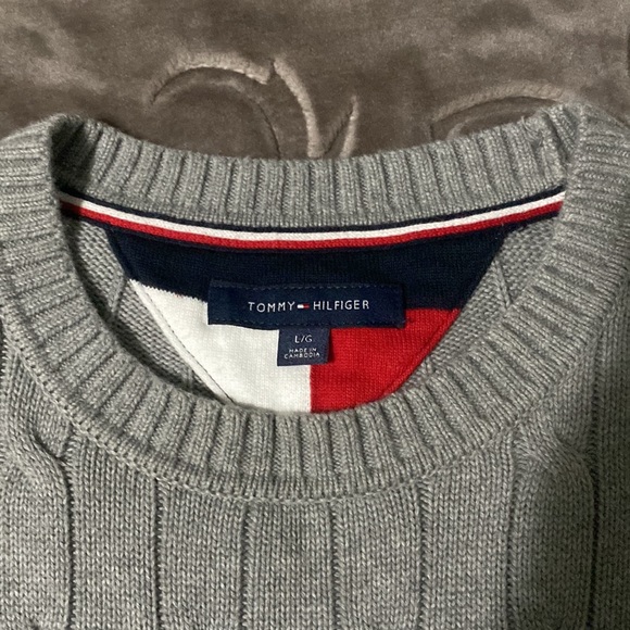 Tommy Hilfigher men’s sweater in light Grey - Picture 2 of 5